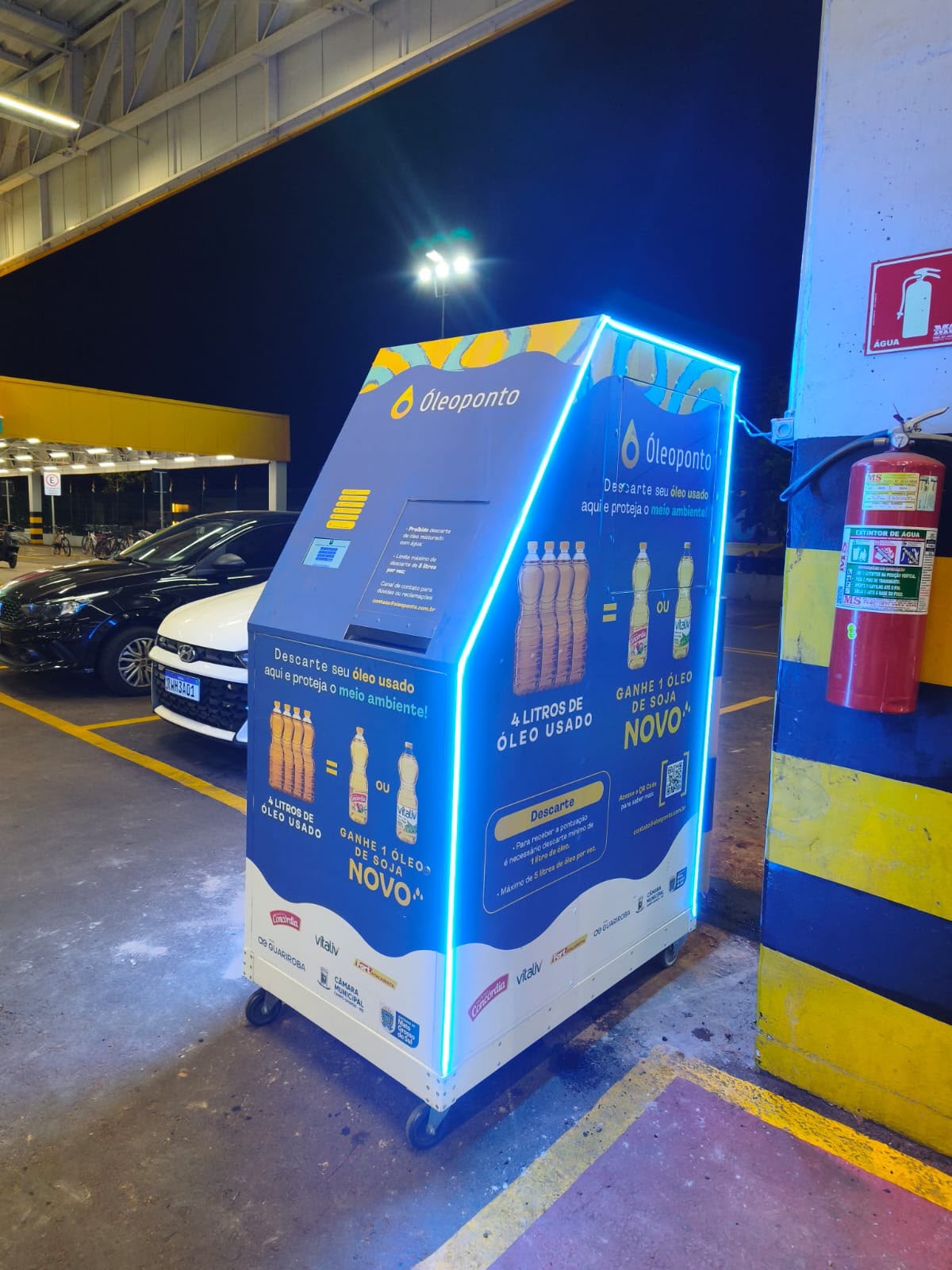 Estação Óleoponto em operação noturna com LED azul